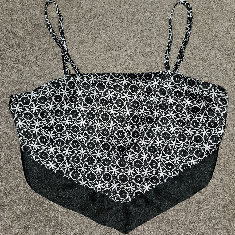 Japna Y2K Retro Handkerchief Black and White Pattern Silky Tie Crop Top Small